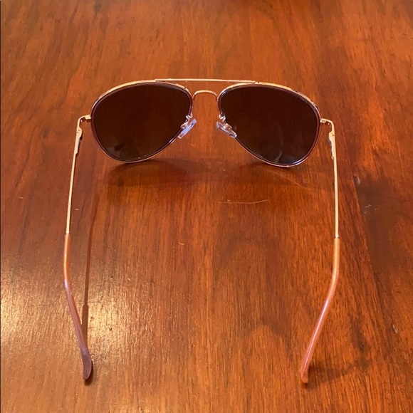 Sunglasses. - Picture 3 of 6